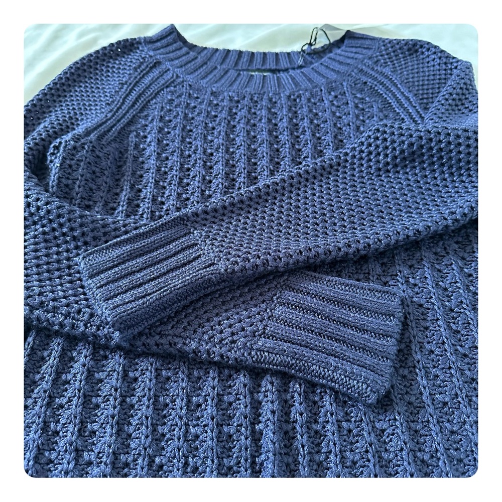 β
NWT Calvin Klein Jeans Women's Core Texture Mixed Crew Sweater - Navy Blue β
- Picture 15 of 17